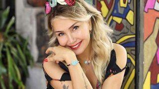 Yonca Evcimik 'Yaşıtların Umre'yle Hacca gidiyor' yorumuna bakın ne cevap verdi