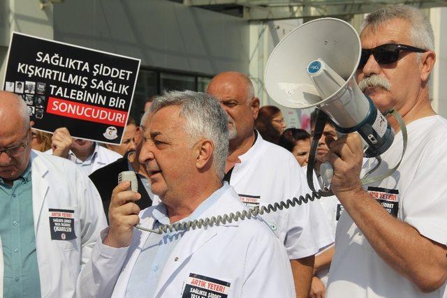 100&rsquo;&uuml;n &uuml;zerinde doktordan ortak tepki: "Sağlıkta şiddeti durdurun" 2