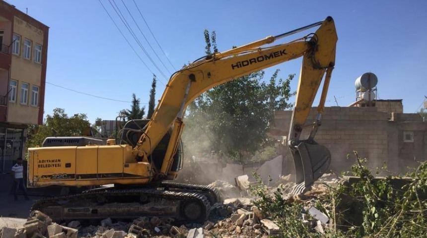 Fatih Mahallesinde yol genişletme &ccedil;alışması yapıldı