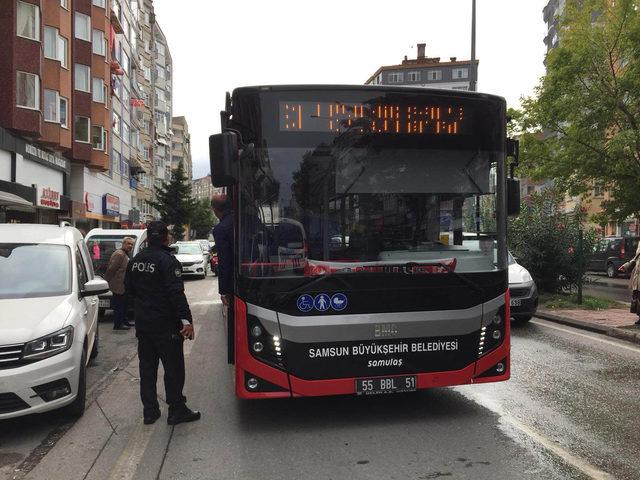 Kavgada atılan kavanoz, belediye otobüsünün camını kırdı