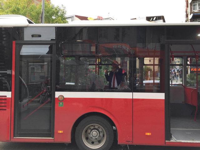 Kavgada atılan kavanoz, belediye otobüsünün camını kırdı