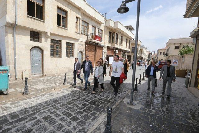 Gazianep’e tarihi dokuya uyumlu meydan ve otopark