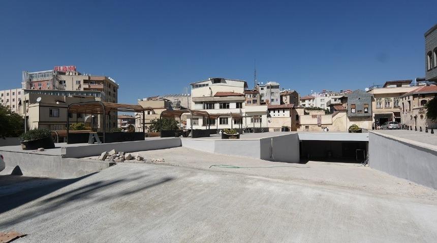 Gazianep&rsquo;e tarihi dokuya uyumlu meydan ve otopark