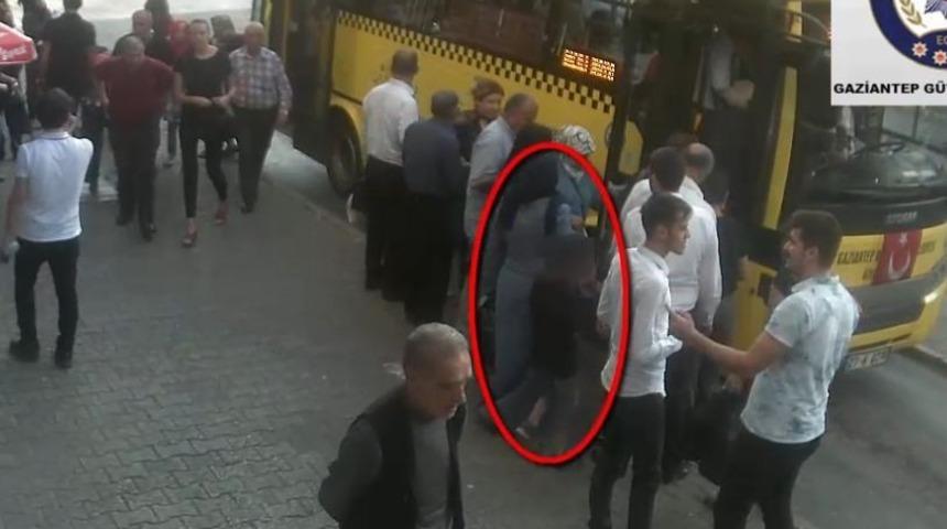 Otob&uuml;slerde yankesicilik yapan &ccedil;ocuk yakalandı