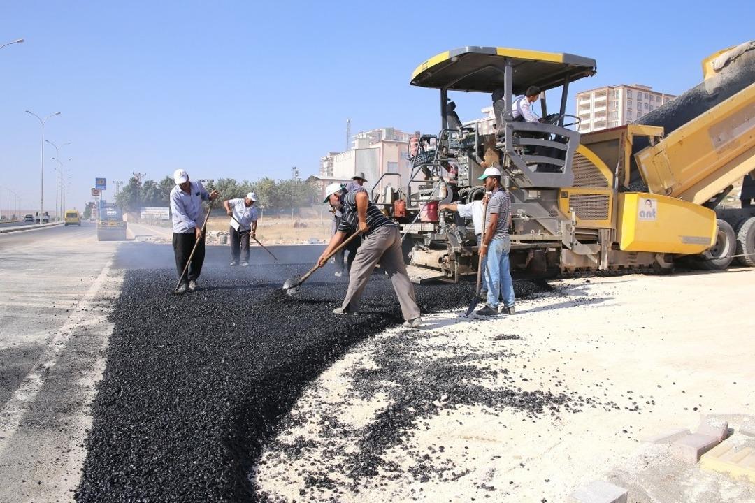 Alparslan Mahallesinde asfalt &ccedil;alışmaları başladı