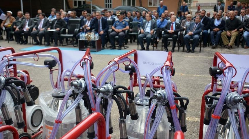 Gümüşhane’de üreticilere 180 adet süt sağım makinesi dağıtıldı