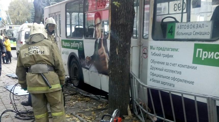 Rusya'da otobüs yayaların arasına daldı: Ölü ve yaralılar var