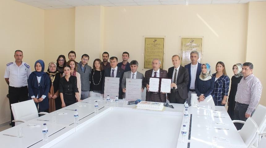 Van YY&Uuml;&rsquo;ye &lsquo;Akreditasyon&rsquo; sertifikası