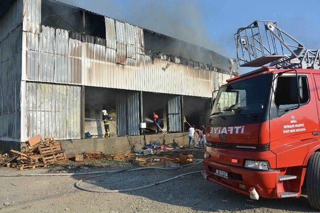 Muğla’da depo yangını