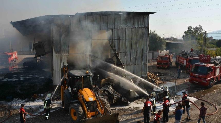Muğla&rsquo;da depo yangını