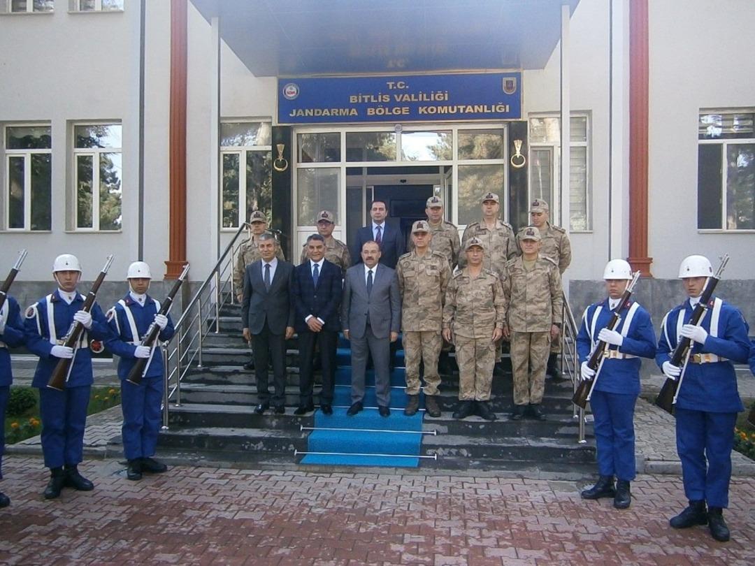 Vali Ustaoğlu, Tatvan&rsquo;da gezi, ziyaret ve incelemelerde bulundu