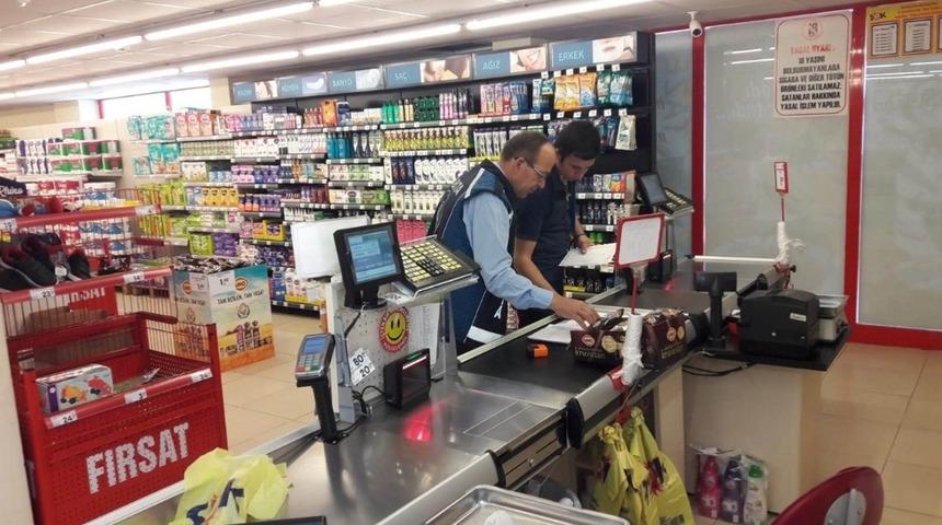 Zabıta fiyatları denetledi, 2 market hakkında tutanak tutuldu