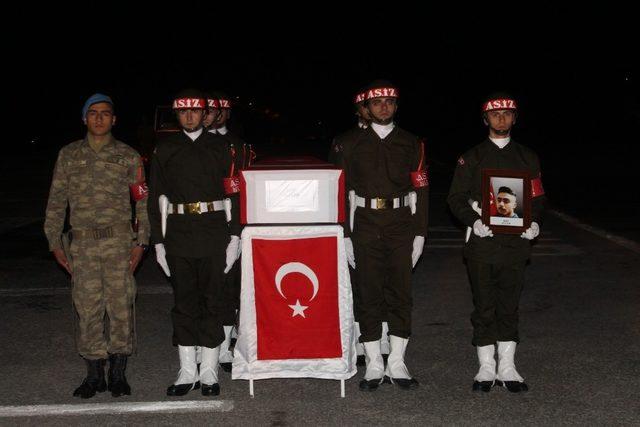 Hakkari’de şehitler için tören düzenlendi