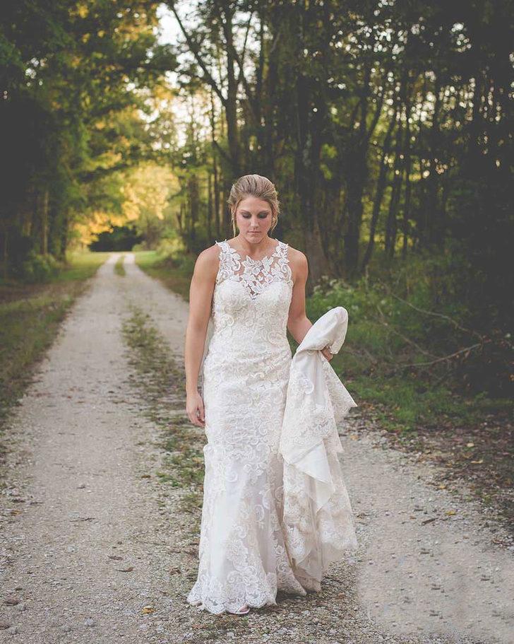 Nişanlısının mezarına gelinlikle gitti! Yasa boğan kare G3