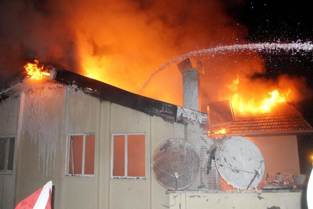 Evinin yanışını g&ouml;zyaşları i&ccedil;inde izledi