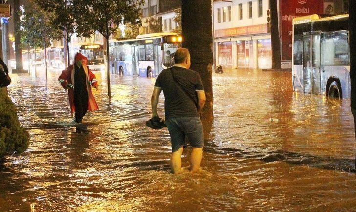 Denizli'de yağış hayatı olumsuz etkiledi  G3