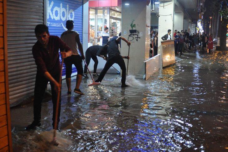 Denizli'de yağış hayatı olumsuz etkiledi  G5