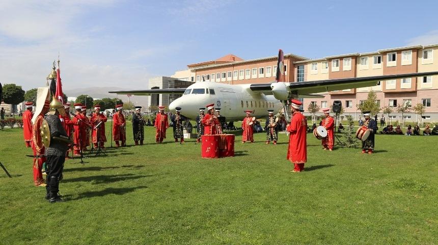 Mehter takımından &uuml;niversitede konser