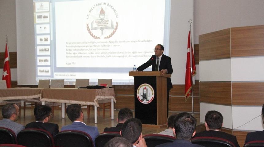 Malazgirt’te okul müdür yardımcıları toplantısı