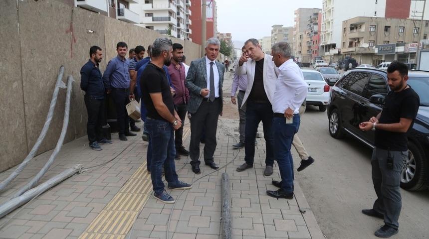 Cizre&rsquo;de elektrik telleri yer altına alınıyor