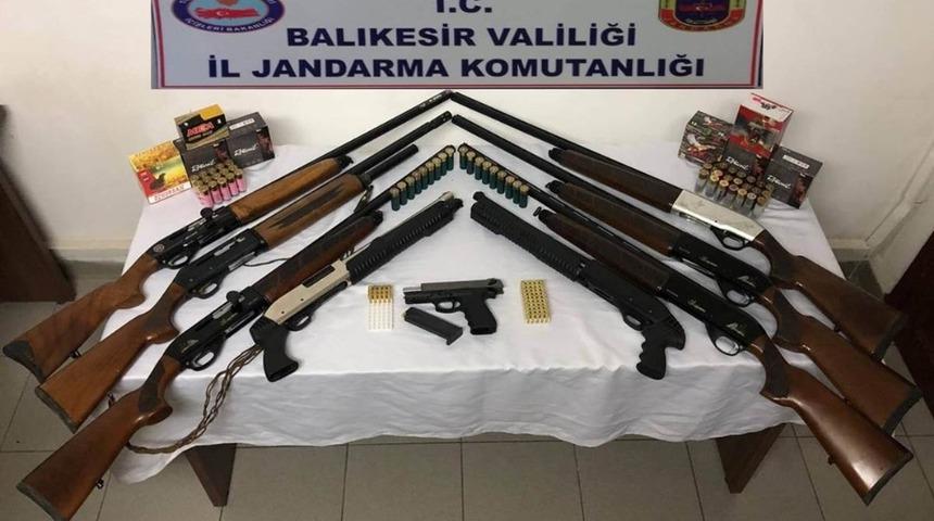 Balıkesir&rsquo;de jandarmadan silah operasyonu