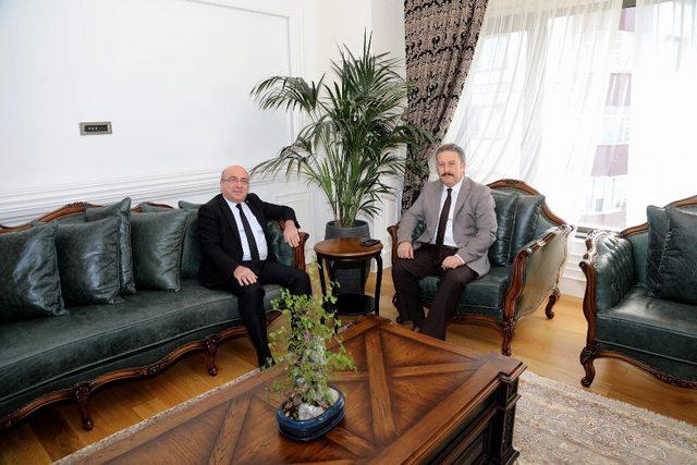 Rektör Karamustafa, Başkan Palancıoğlu’nu ziyaret etti