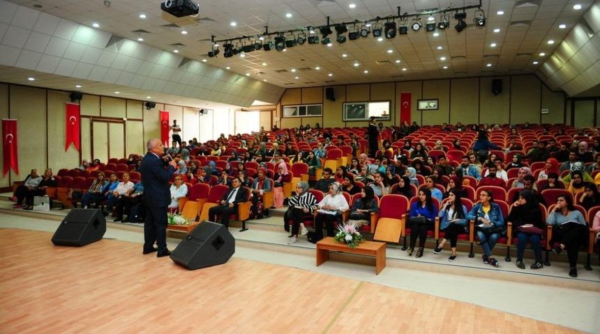 YY&Uuml;&rsquo;de "Mutlu Olmanın Yolları" konferansı