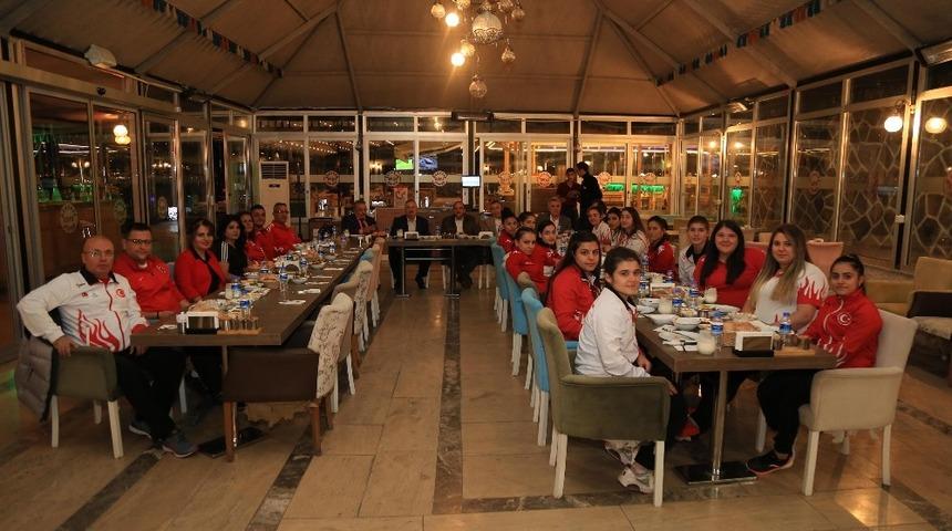 Ay yıldızlı ekip G&ouml;lbaşı&rsquo;nda moral depoladı