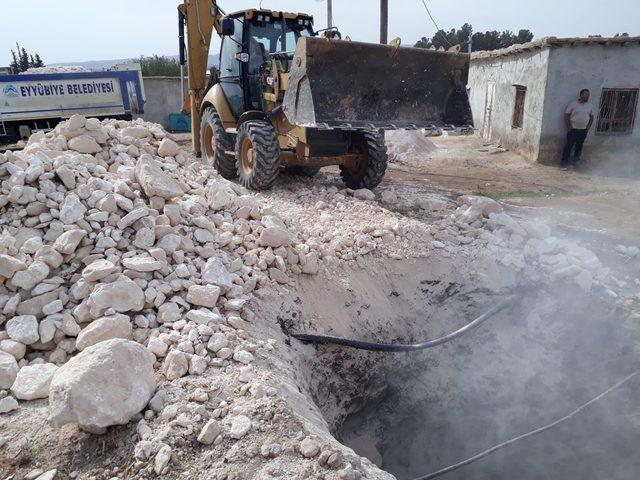 Şanlıurfa'da evin önünde oluşan obruk kapatıldı