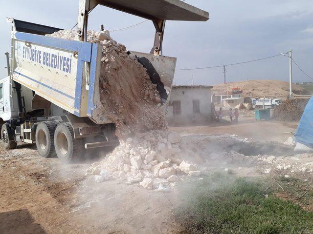 Şanlıurfa'da evin önünde oluşan obruk kapatıldı