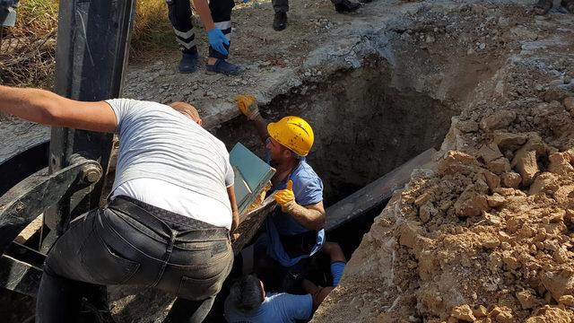 Kanalizasyon çalışmasında toprak altında kalan işçi kurtarıldı