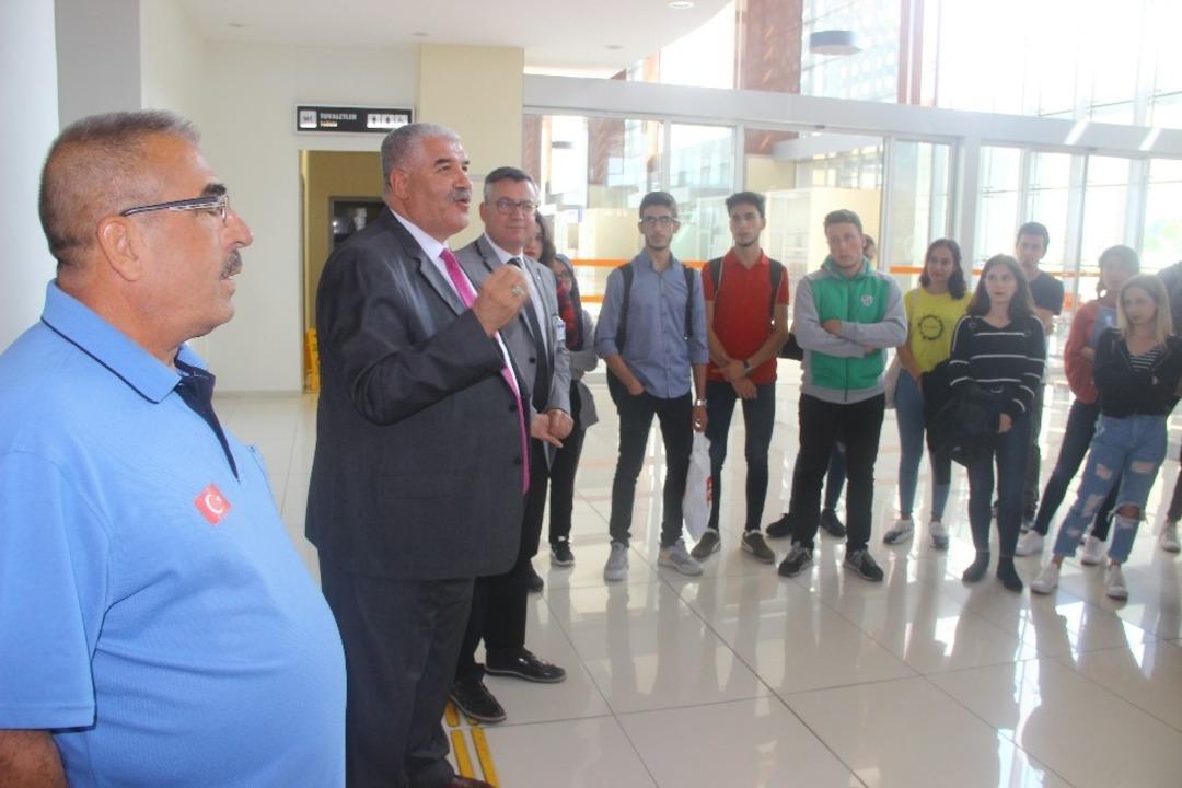 Sivili havacılık &ouml;ğrencilerine ilk pratik ders Koca Seyit Havalimanından