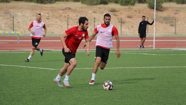 Karaköprü Belediyespor hazırlıklarını sürdürüyor