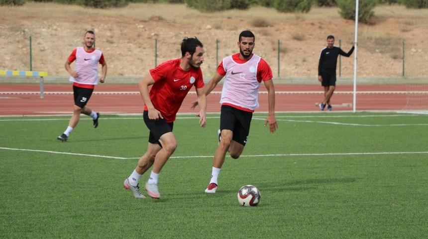 Karak&ouml;pr&uuml; Belediyespor hazırlıklarını s&uuml;rd&uuml;r&uuml;yor