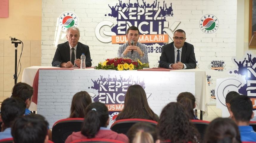 T&uuml;t&uuml;nc&uuml;&rsquo;den gen&ccedil;lere &uuml;niversite ve kamp m&uuml;jdesi