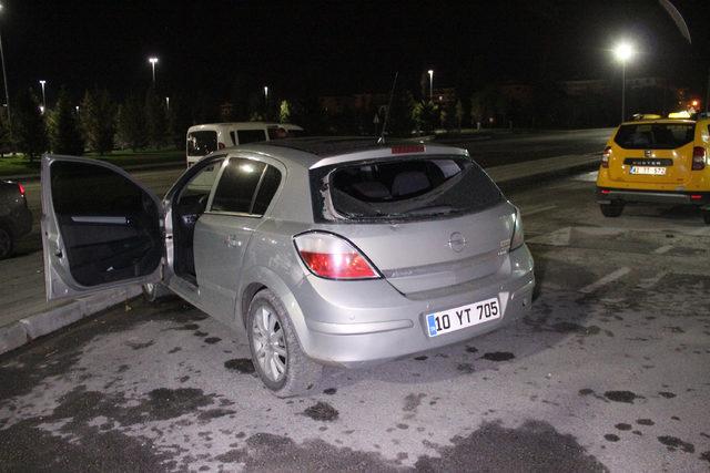 Ressam &ccedil;alınan otomobilini bulup, hırsızı yakalattı 1