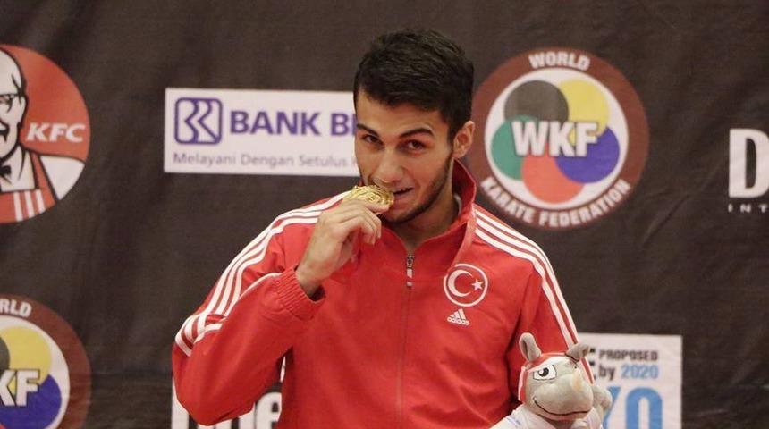 Burak Uygur milli forma giyecek