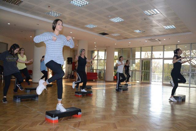 Torbalılı kadınlar zumba ile coştu