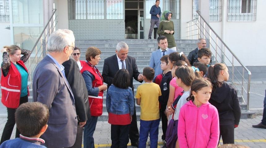 İncesu&rsquo;da ihtiya&ccedil; sahibi &ouml;ğrencilere yardım