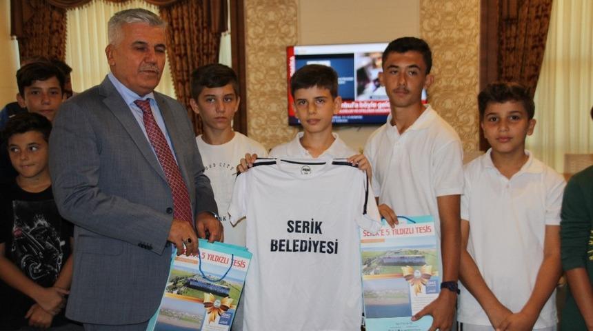 Serik Belediyesinden Amat&ouml;r Spor Kul&uuml;plerine destek