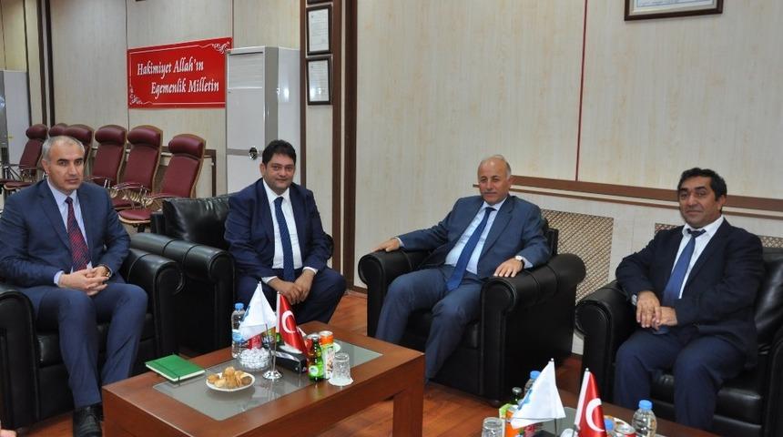 Vali Azizoğlu&rsquo;ndan, ETB Başkanı Oral&rsquo;a hayırlı olsun ziyareti