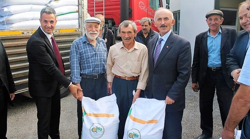&Ccedil;ift&ccedil;ilere hibe destekli yem bitkisi tohumu dağıtıldı