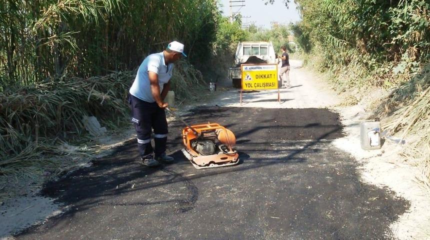 Yunusemre&rsquo;den 2 mahallede asfalt yama &ccedil;alışması