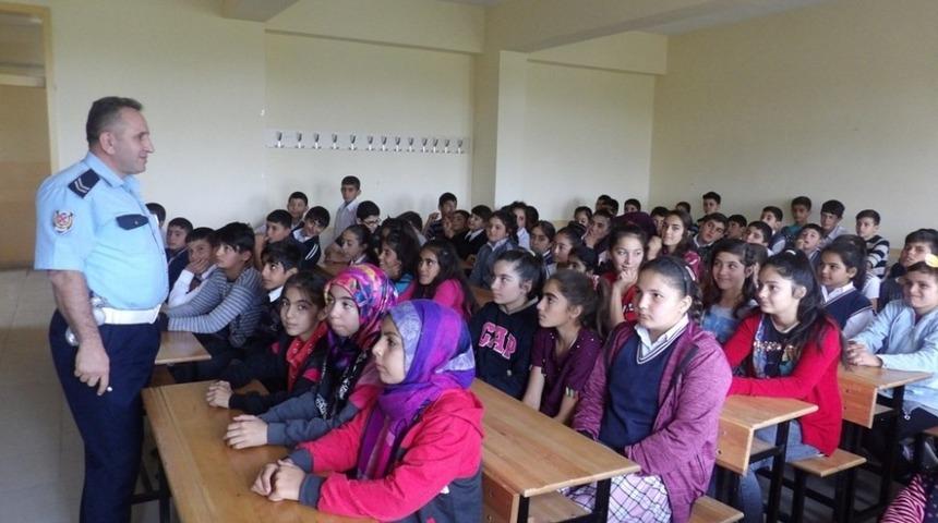 &Ouml;ğrencilere Trafik eğitimi verildi