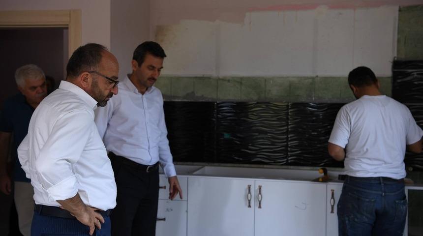 Başkan &Uuml;z&uuml;lmez, yapımında sona gelinen mahalle konaklarını inceledi
