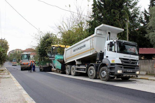 Arifiye’de asfalt çalışmaları sürüyor