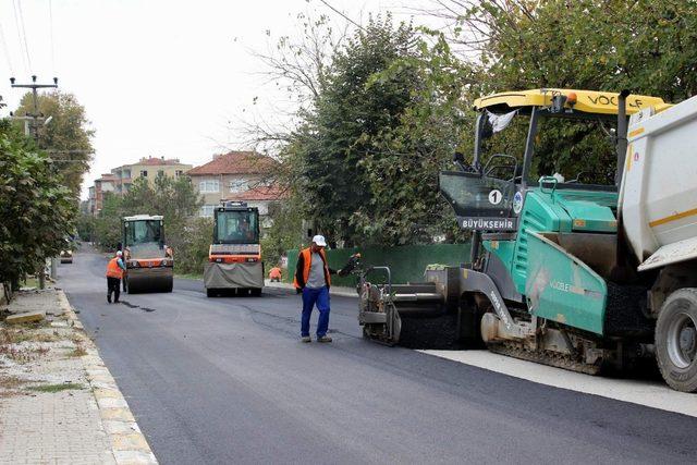 Arifiye’de asfalt çalışmaları sürüyor