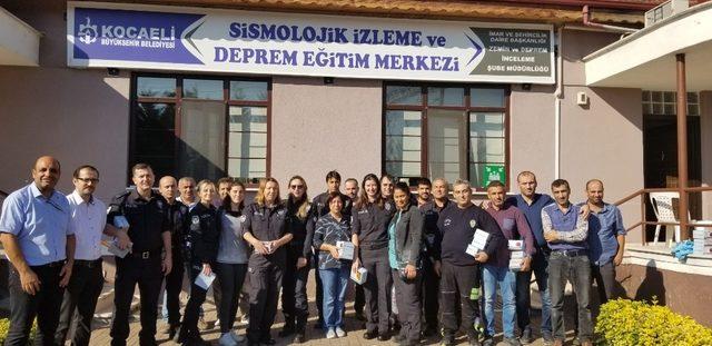 Kocaeli’de emniyet personeline deprem eğitimi verildi