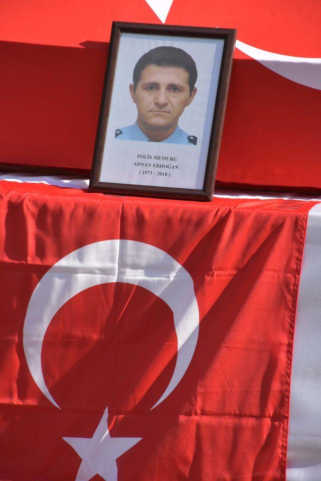 Görev başında kalp krizi geçirip ölen polis, toprağa verildi