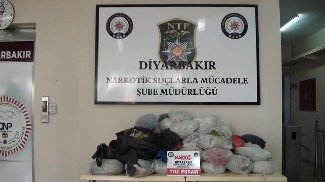 Diyarbakır'da saz, gitar ve hoparlörden uyuşturucu çıktı